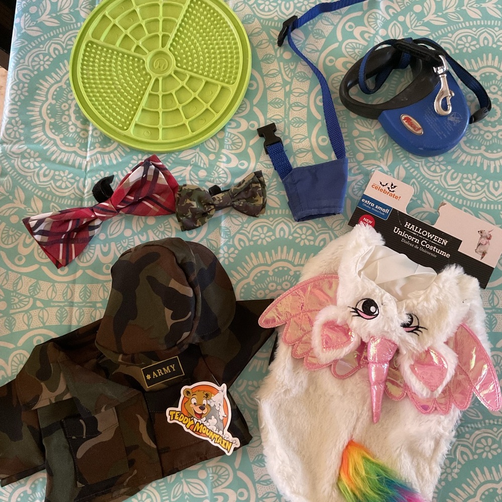 Army, Bow Ties & Unicorn Costumes with Leach, Mussel, Treat Mat for  XSmall Pets